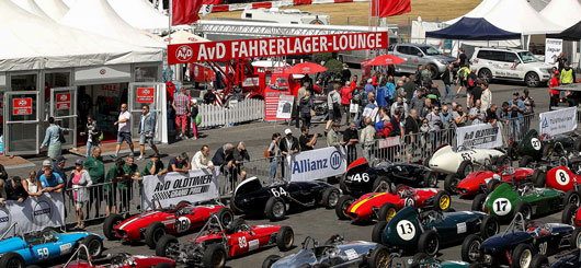 Fahrerlager des AvD-Oldtimer-Grand-Prix
