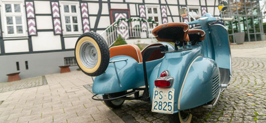 Vespa mit Beiwagen